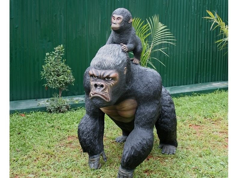450_LIFE_LIKE_SILVER_BACK_MALE_GORILLA_WITH_BABY.JPG