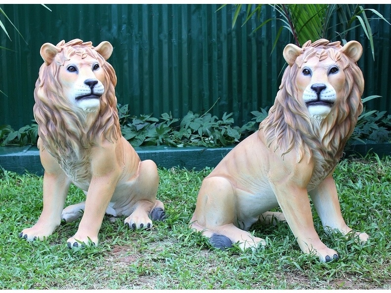 459_LIFE_LIKE_MALE_SITTING_LIONS_FACING_LEFT_RIGHT.JPG