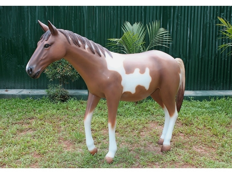 463_LIFE_LIKE_HORSE_ANY_COLOUR_OF_HORSE_PAINTED.JPG