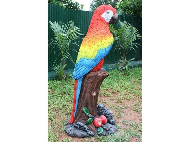 499_LIFE_LIKE_LARGE_PARROT_ON_WOOD_EFFECT_TREE_BRANCH_2.JPG