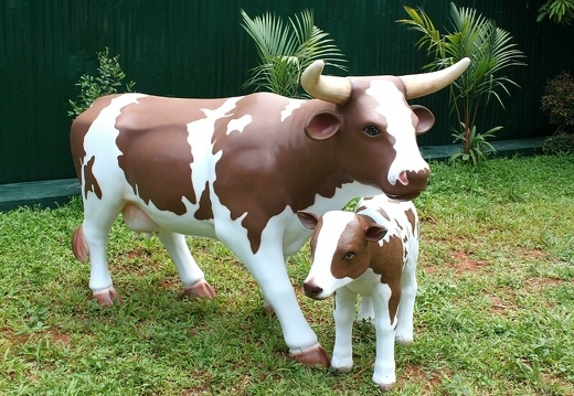 528 LIFE LIKE BROWN WHITE COW WITH BABY