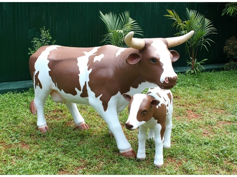 528_LIFE_LIKE_BROWN_WHITE_COW_WITH_BABY.JPG