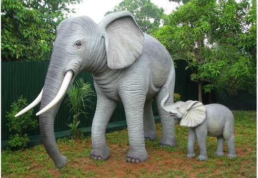 532 LIFE LIKE ADULT ELEPHANT BABY ELEPHANT