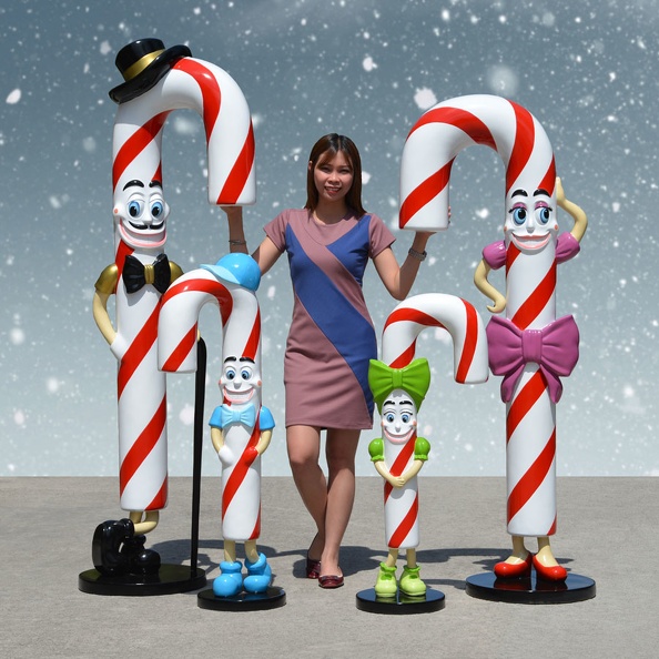1589_FUNNY_6_FOOT_CHRISTMAS_CANDY_CANE_FAMILY_1.JPG