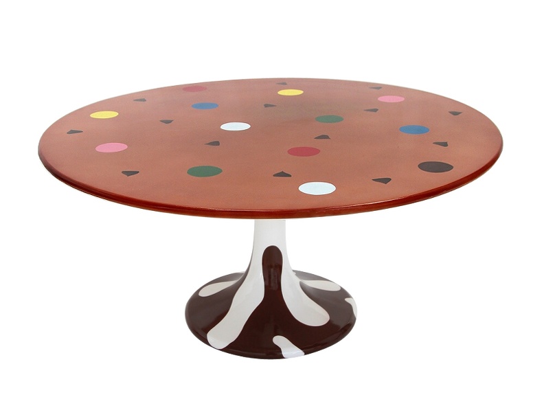 JBTH426A_DELICIOUS_LOOKING_LARGE_CHOCOLATE_CHIP_COOKIE_TABLE.JPG
