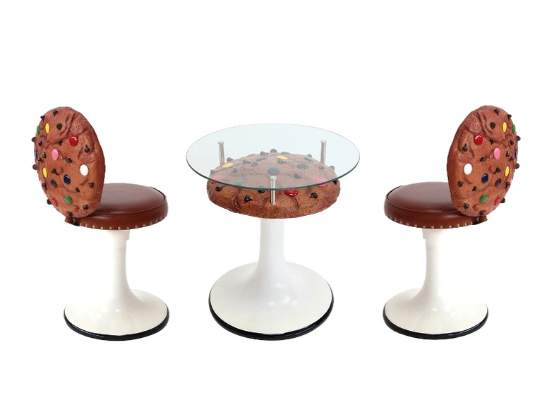 JBTH427_DELICIOUS_LOOKING_CHOCOLATE_CHIP_COOKIE_TABLE_2_CHOCOLATE_CHIP_COOKIE_CHAIRS.JPG