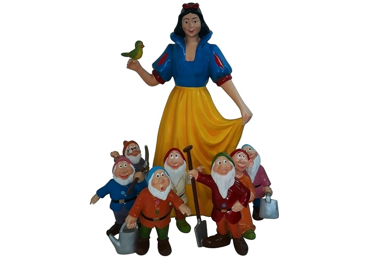 202029_LIFE_LIKE_SNOW_WHITE_AND_THE_SEVEN_DWARFS_LIFE_SIZE_STATUES.JPG
