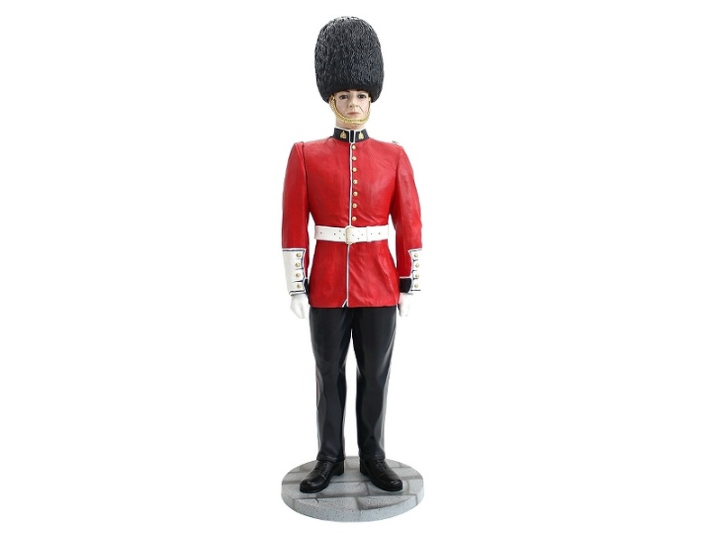 JBH065_FAMOUS_BUCKINGHAM_PALACE_BRITISH_QUEENS_GUARD_AT_ATTENTION_1.JPG