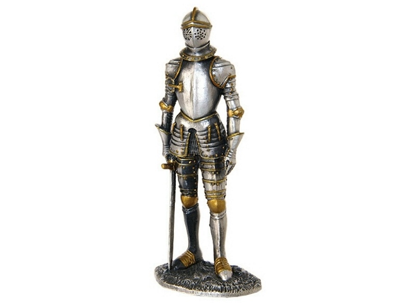 JJ1255_MEDIEVAL_KNIGHT_IN_ARMOUR_LIFE_SIZE_STATUE.JPG