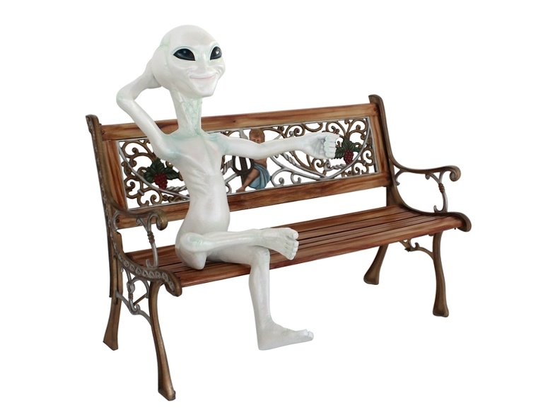 JJ5006_FUNNY_ALIEN_SITTING_ON_A_BENCH_WITH_HIS_ARM__OUT_2.JPG