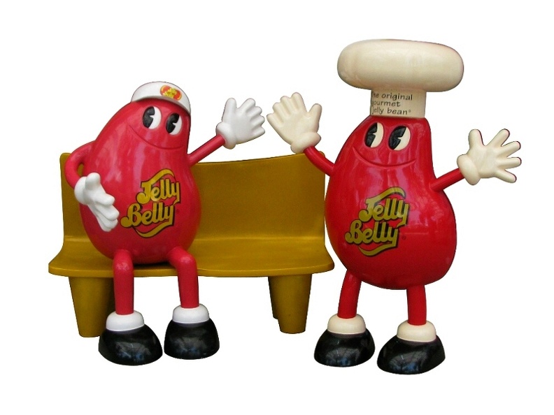 JJ6094_TWO_FUNNY_JELLY_BELLY_CANDY_STATUES.JPG