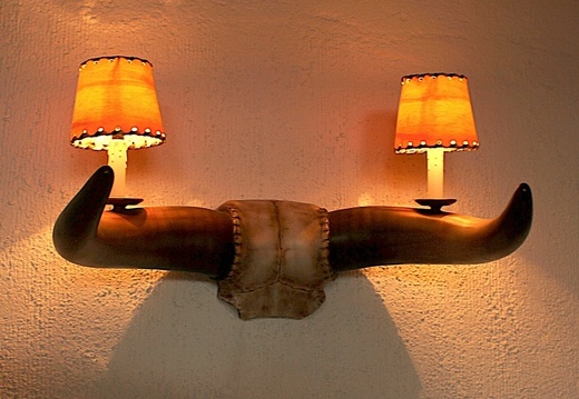 JBA225 LARGE BULL HORN SKULL LAMP WITH LAMPSHADES WALL MOUNTED 2