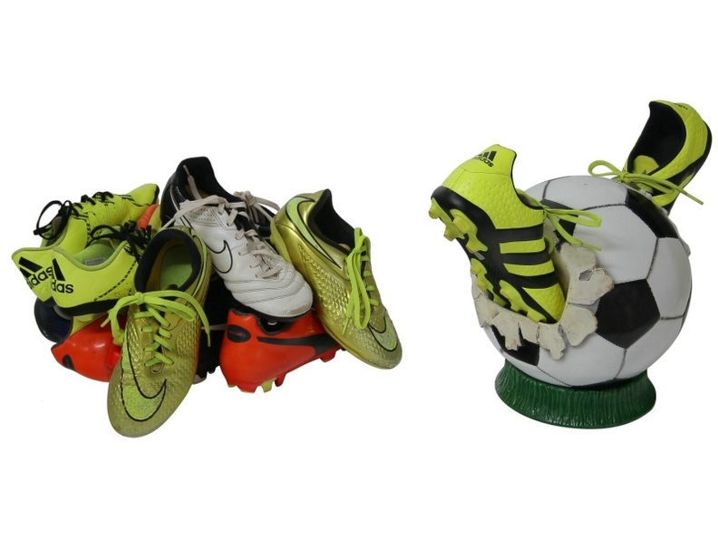 B0666_FOOTBALL_SCOCCER_SHOE_BOOT_HOLDER_FITS_ALL_SIZES_ALL_TEAMS_CLUBS_AVAILABLE_1.JPG