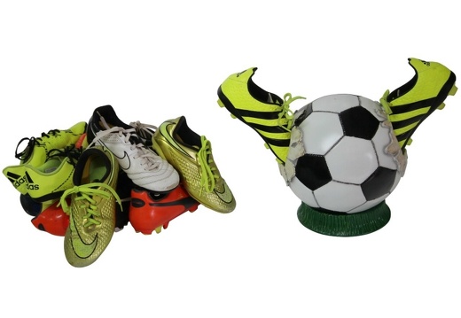 B0666 FOOTBALL SCOCCER SHOE BOOT HOLDER FITS ALL SIZES ALL TEAMS CLUBS AVAILABLE 4