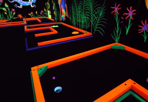 AMZYEDDY01 MINI GOLF OBSTACLES THEMES GLOW IN DARK PAINTED PRODUCTS 2