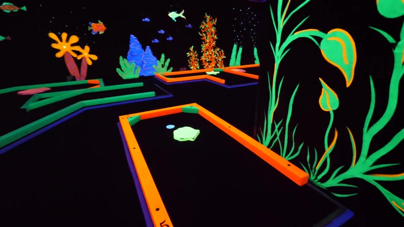 AMZYEDDY01_MINI_GOLF_OBSTACLES_THEMES_GLOW_IN_DARK_PAINTED_PRODUCTS_3.JPG