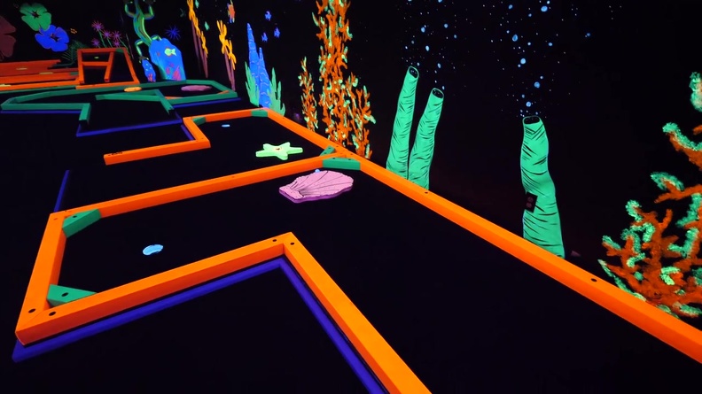 AMZYEDDY01_MINI_GOLF_OBSTACLES_THEMES_GLOW_IN_DARK_PAINTED_PRODUCTS_4.JPG