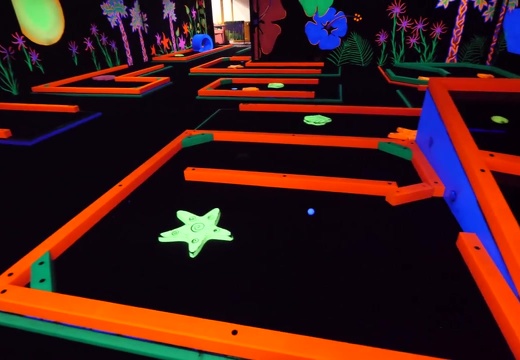 AMZYEDDY01 MINI GOLF OBSTACLES THEMES GLOW IN DARK PAINTED PRODUCTS 7