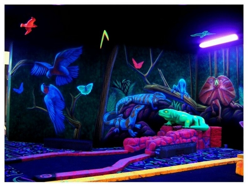 MGGLOWD1_MINI_GOLF_OBSTACLES_THEMES_GLOW_IN_DARK_PAINTED_PRODUCTS_2.JPG