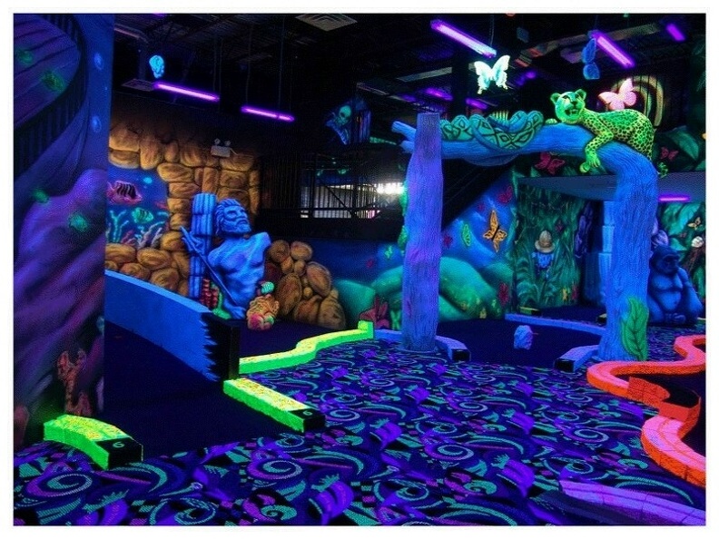 MGGLOWD1_MINI_GOLF_OBSTACLES_THEMES_GLOW_IN_DARK_PAINTED_PRODUCTS_7.JPG