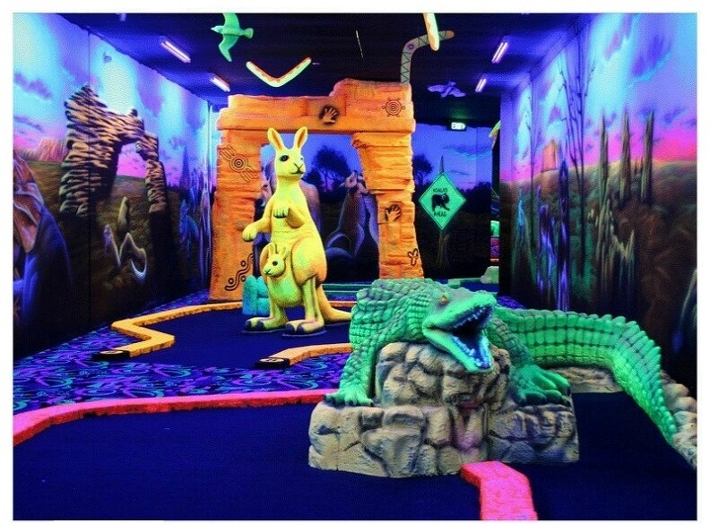 MGGLOWD1_MINI_GOLF_OBSTACLES_THEMES_GLOW_IN_DARK_PAINTED_PRODUCTS_8.JPG