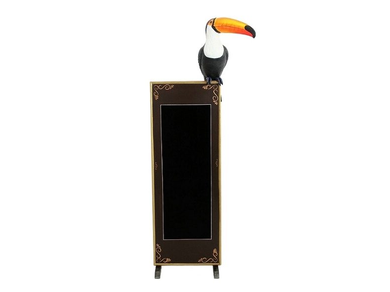 JJ725_TOUCAN_BIRD_ON_LARGE_ADVERTISING_BOARD_ANY_WORDS_PAINTED_ON_BOARD_1.JPG