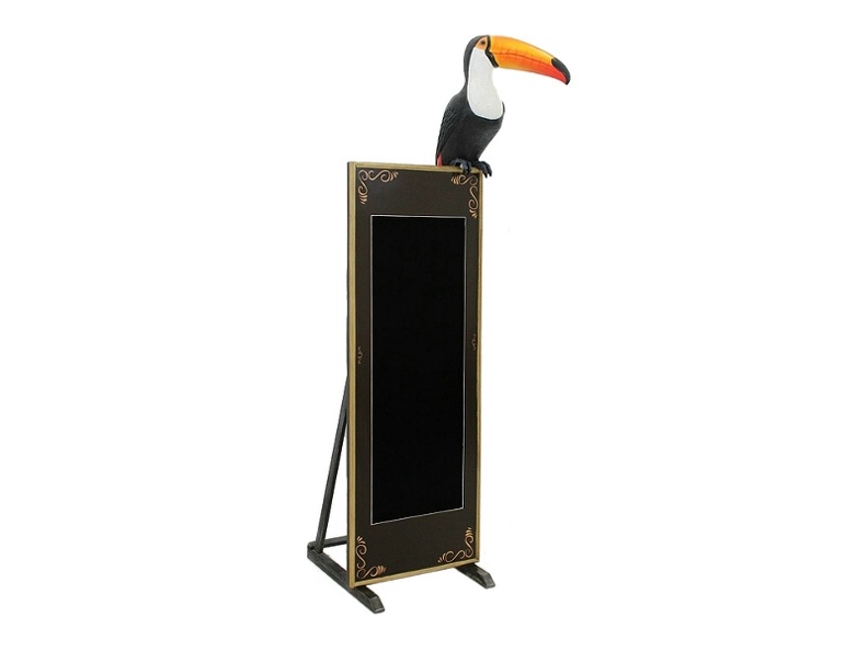 JJ725_TOUCAN_BIRD_ON_LARGE_ADVERTISING_BOARD_ANY_WORDS_PAINTED_ON_BOARD_2.JPG